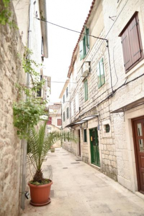 Luka's amber rooms in the center of Trogir